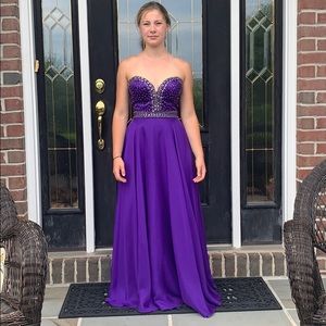 GORGEOUS PURPLE SHERRI HILL GOWN size 4